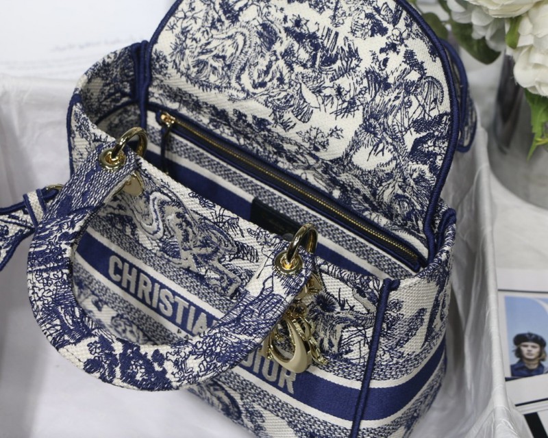 Dior 261 1