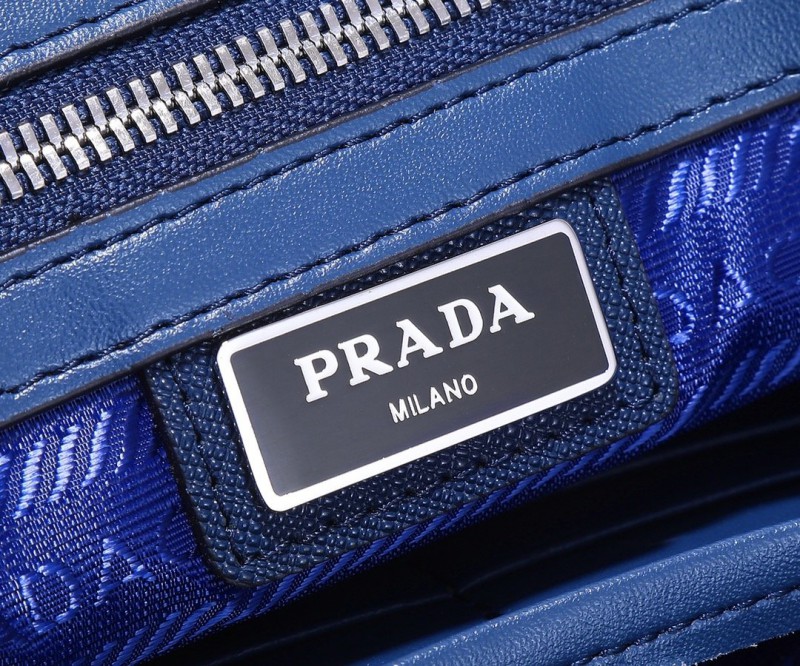 Prada 009 1