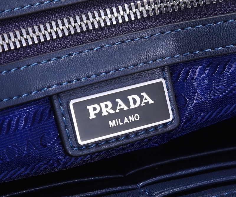 Prada 010 1