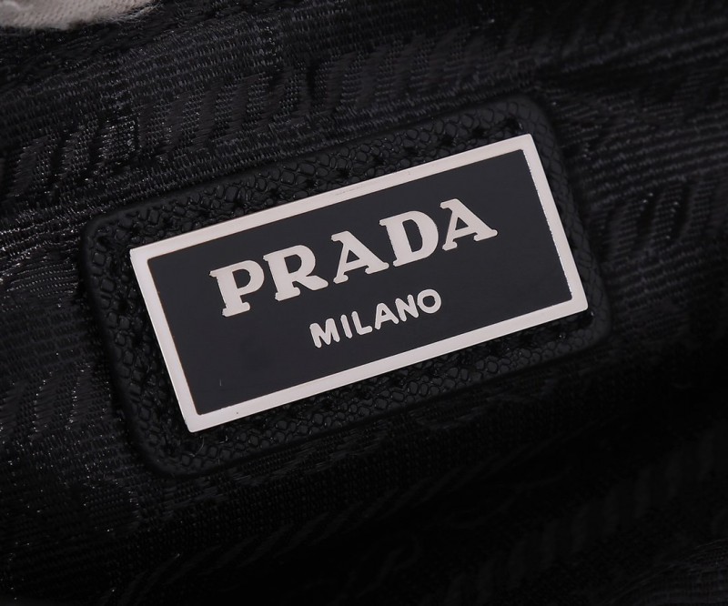 Prada 013 1
