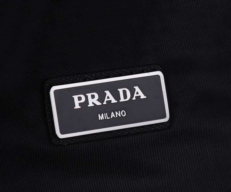 Prada 015 1