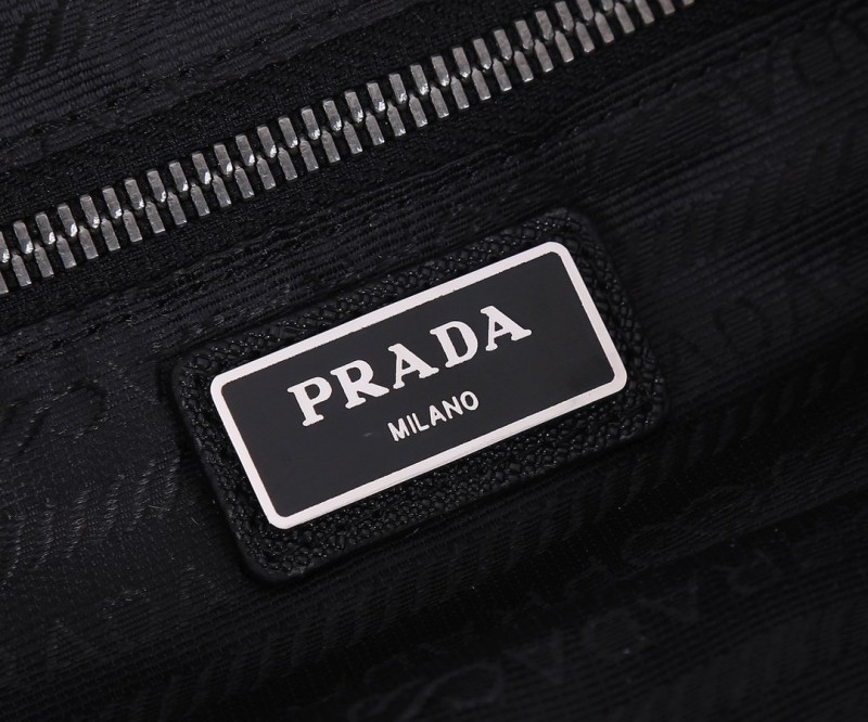 Prada 017 1