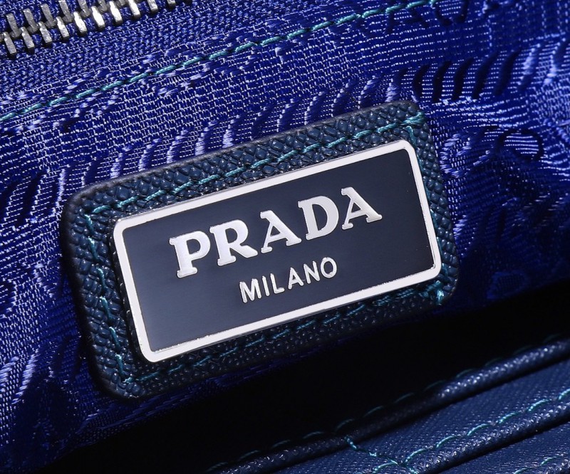 Prada 025 1