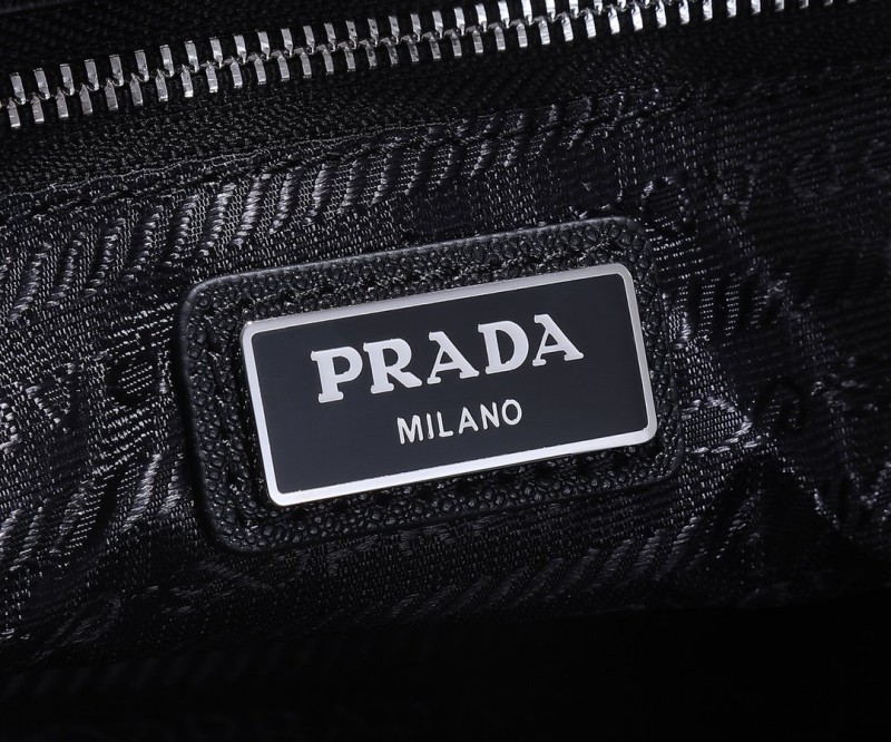 Prada 027 1