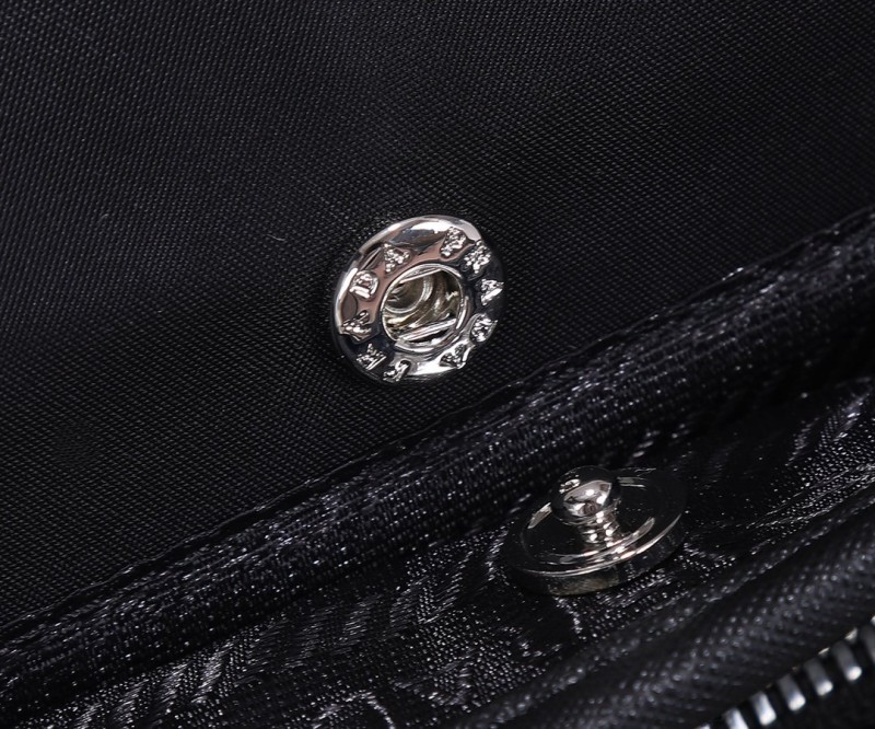 Prada 037 1