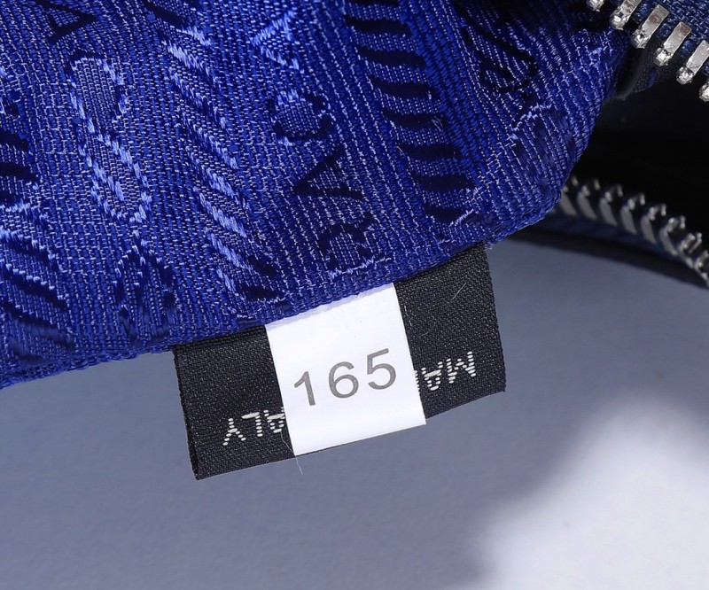 Prada 046 1