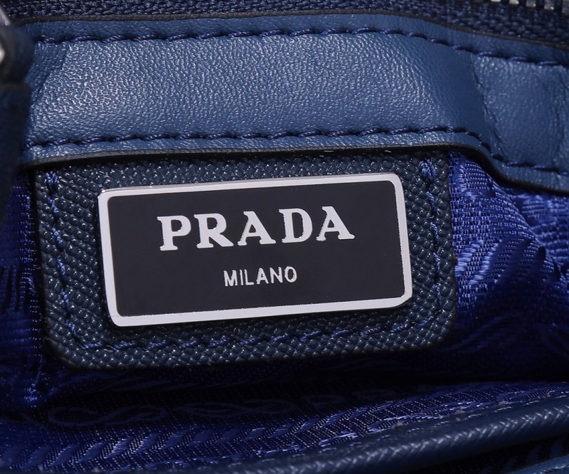 Prada 049 1