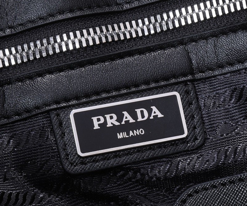 Prada 056 1
