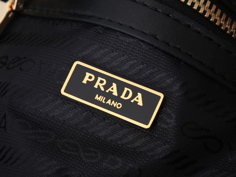 Prada 061 1