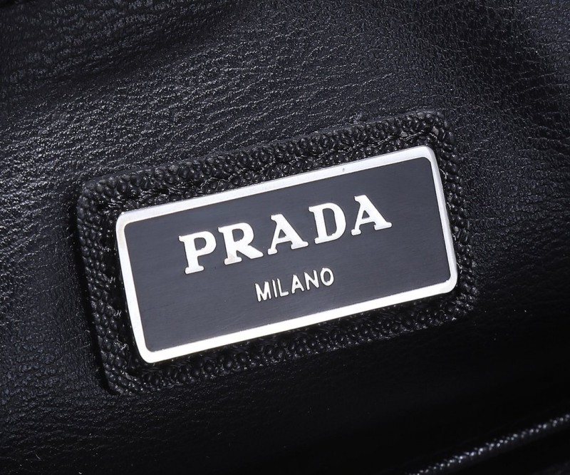 Prada 066 1