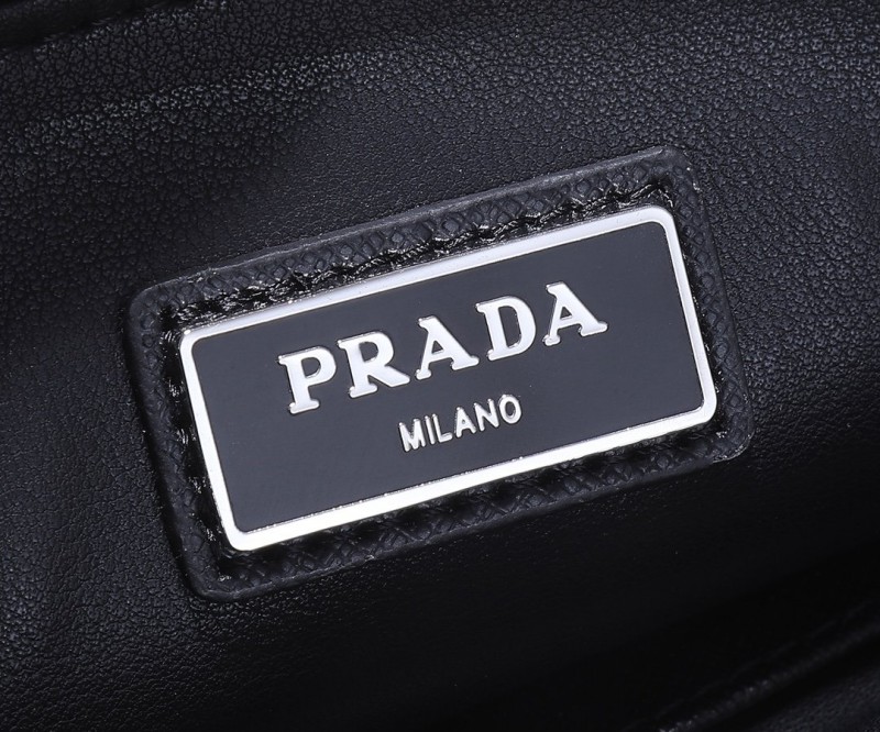 Prada 067 1