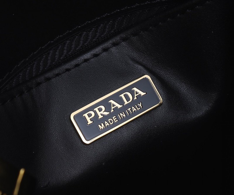 Prada 121 1