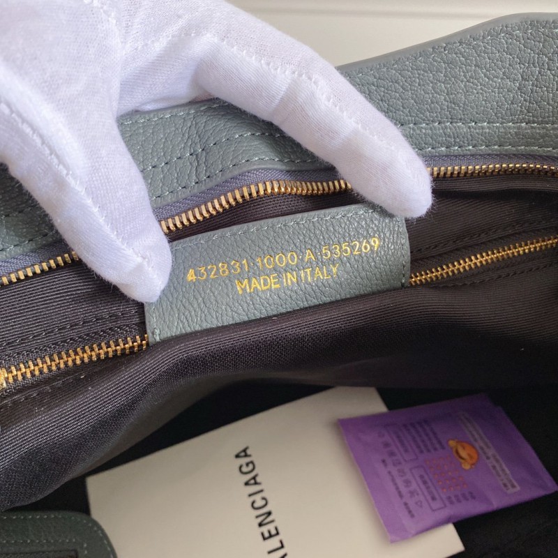 Balenciaga 058 1