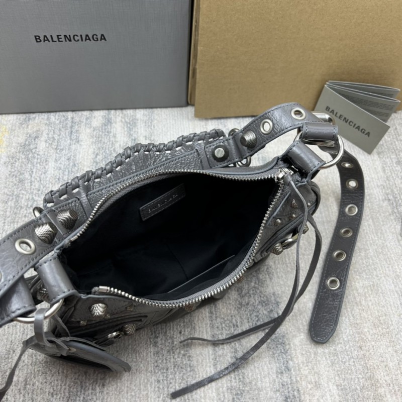 Balenciaga 136 1