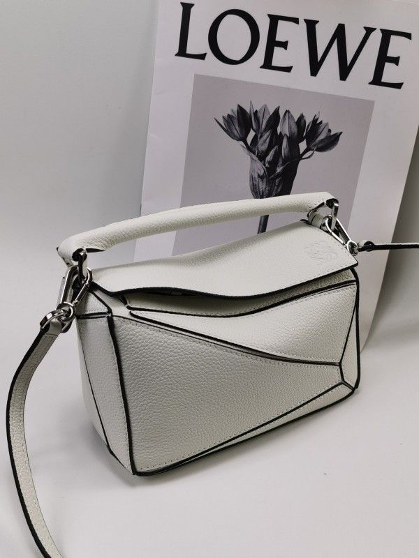 Loewe 028 1