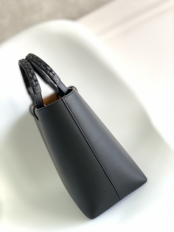 Loewe 243 1