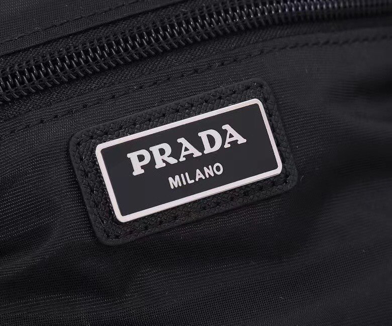 Prada 040 2