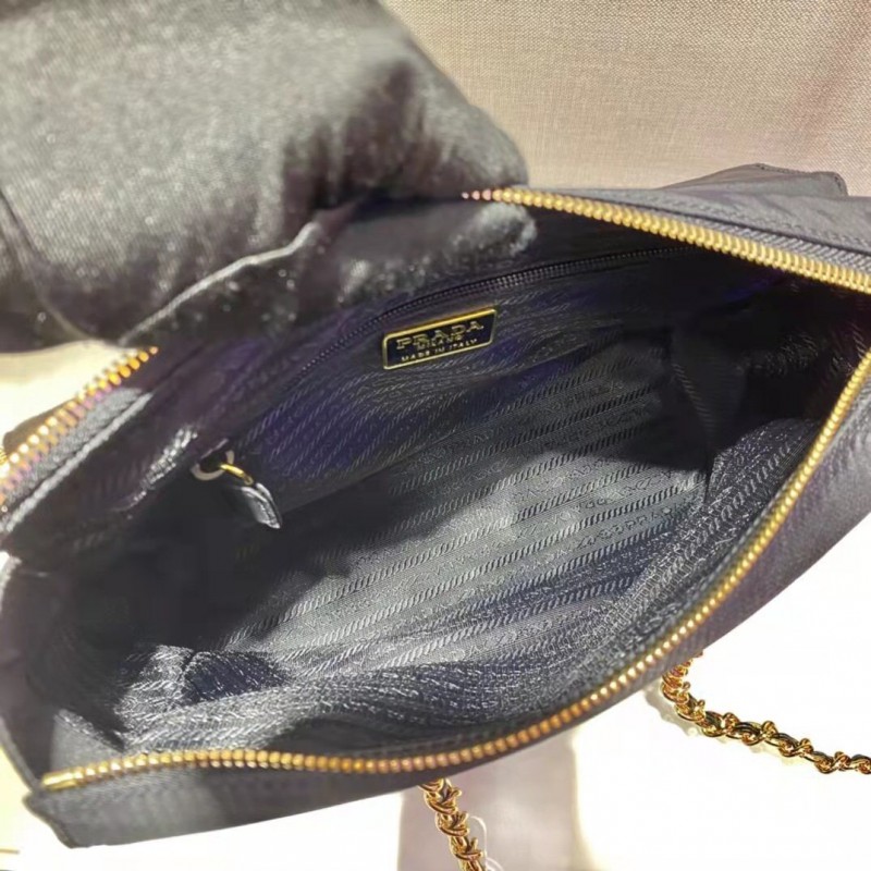 Prada 060 2