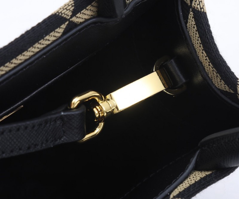 Prada 121 2