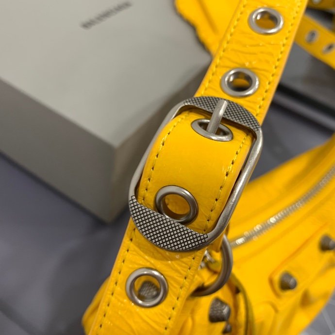 Balenciaga 126 2