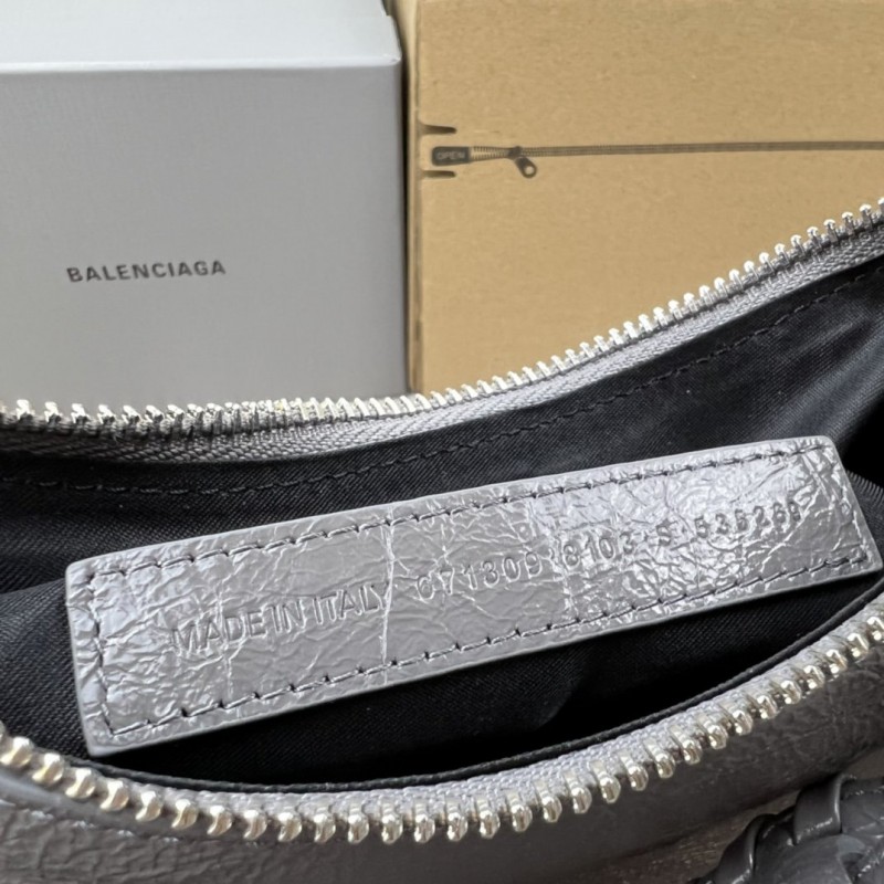 Balenciaga 136 2