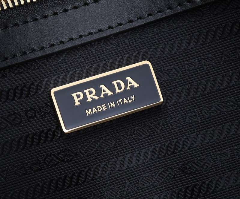 Prada 211 2