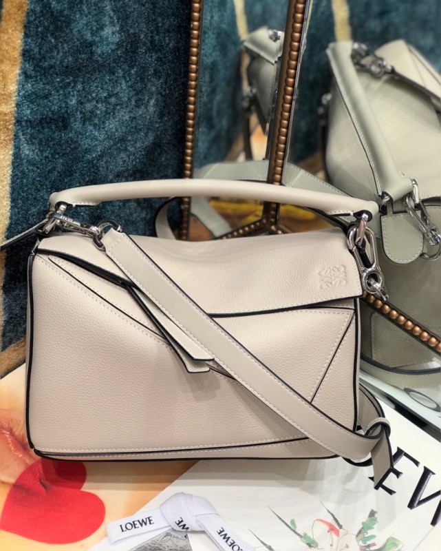 Loewe 143 2
