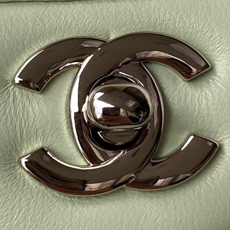 Chanel 208 2