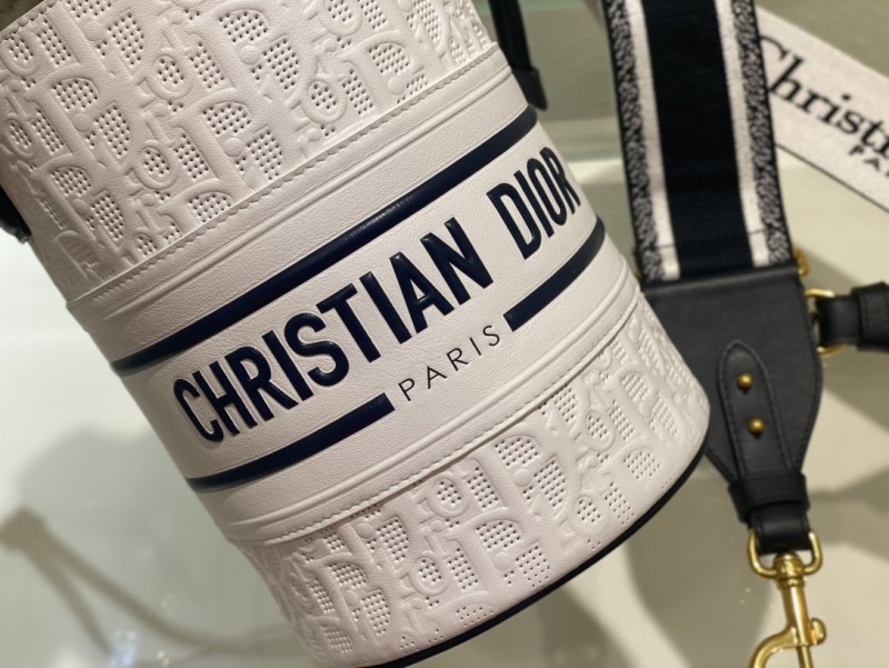 Dior 240 3