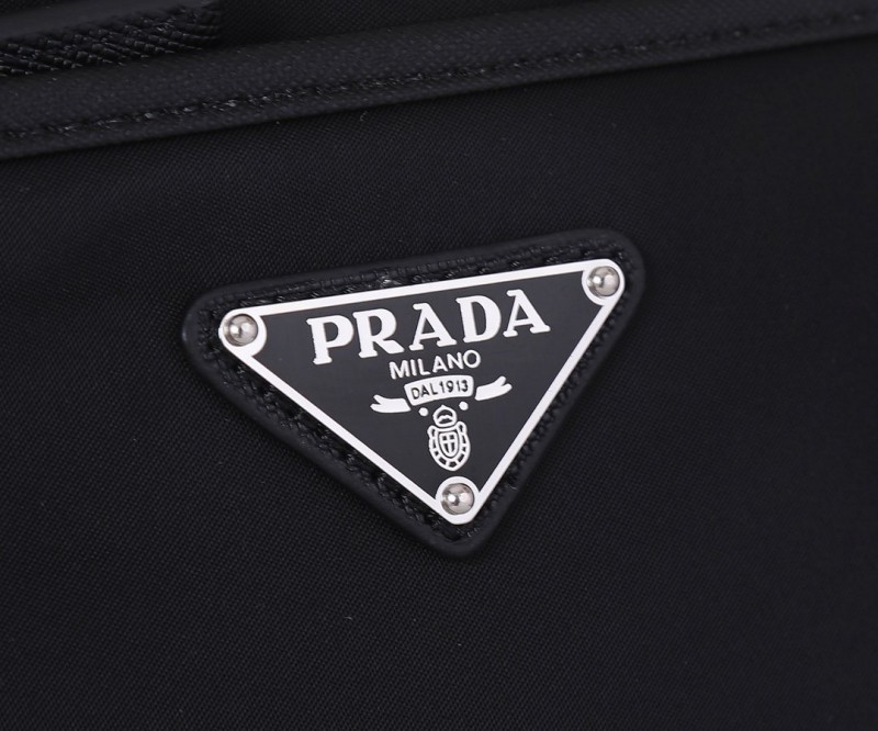 Prada 005 3