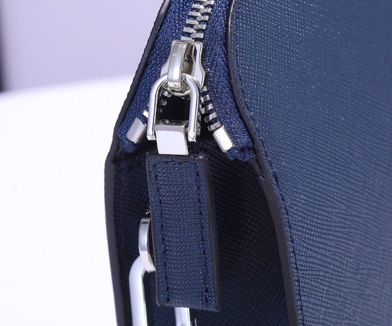 Prada 009 3
