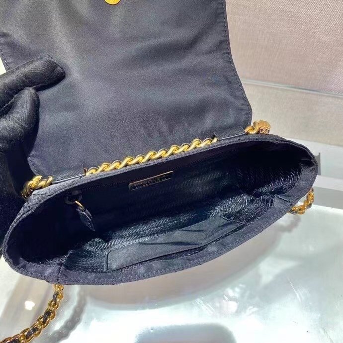 Prada 058 3