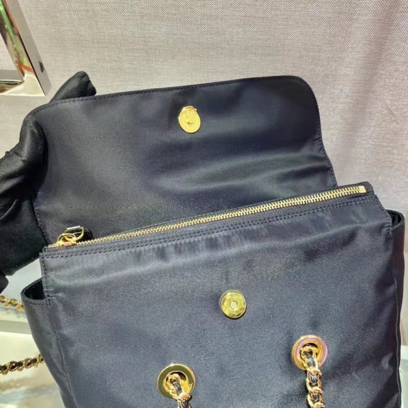 Prada 060 3