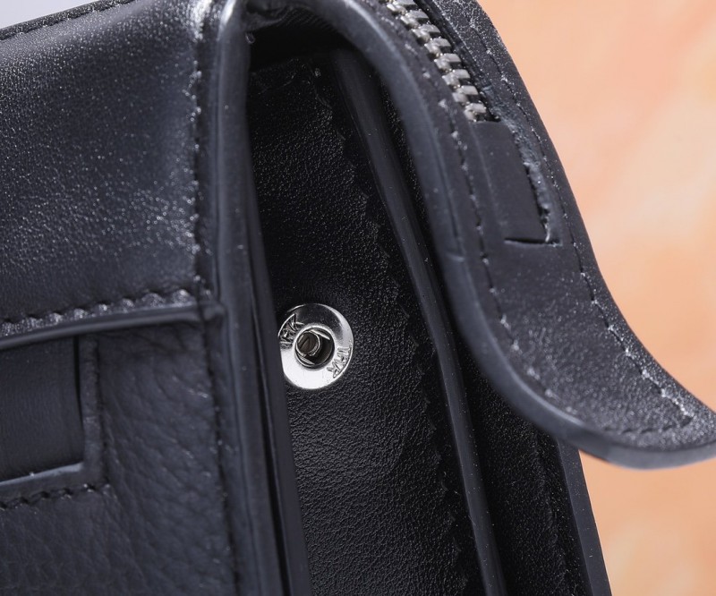 Prada 118 3