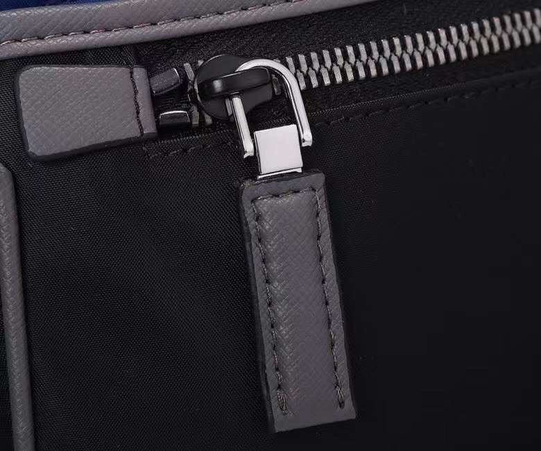 Prada 142 3