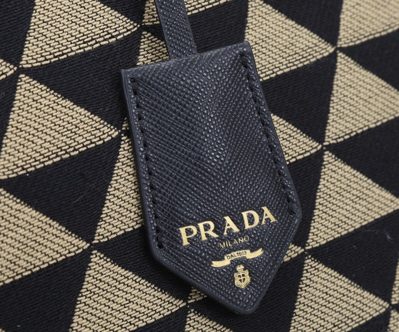 Prada 211 3