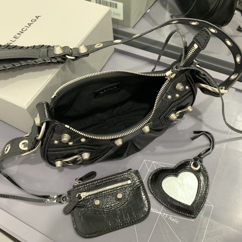 Balenciaga 128 3