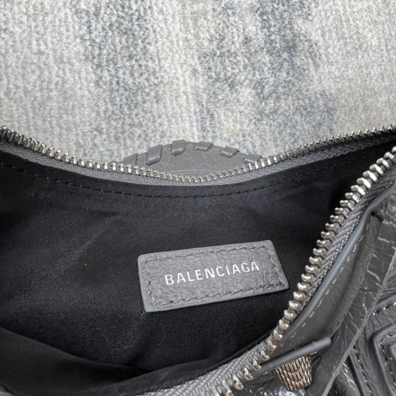 Balenciaga 136 3
