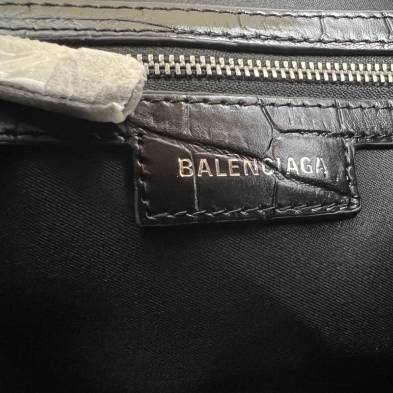 Balenciaga 153 3