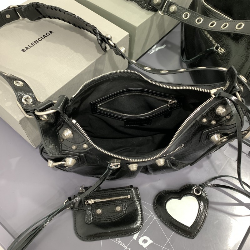 Balenciaga 156 3