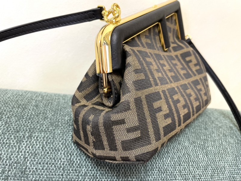 Fendi 052 3