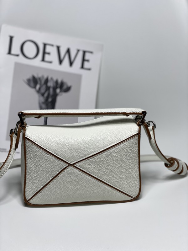 Loewe 098 3