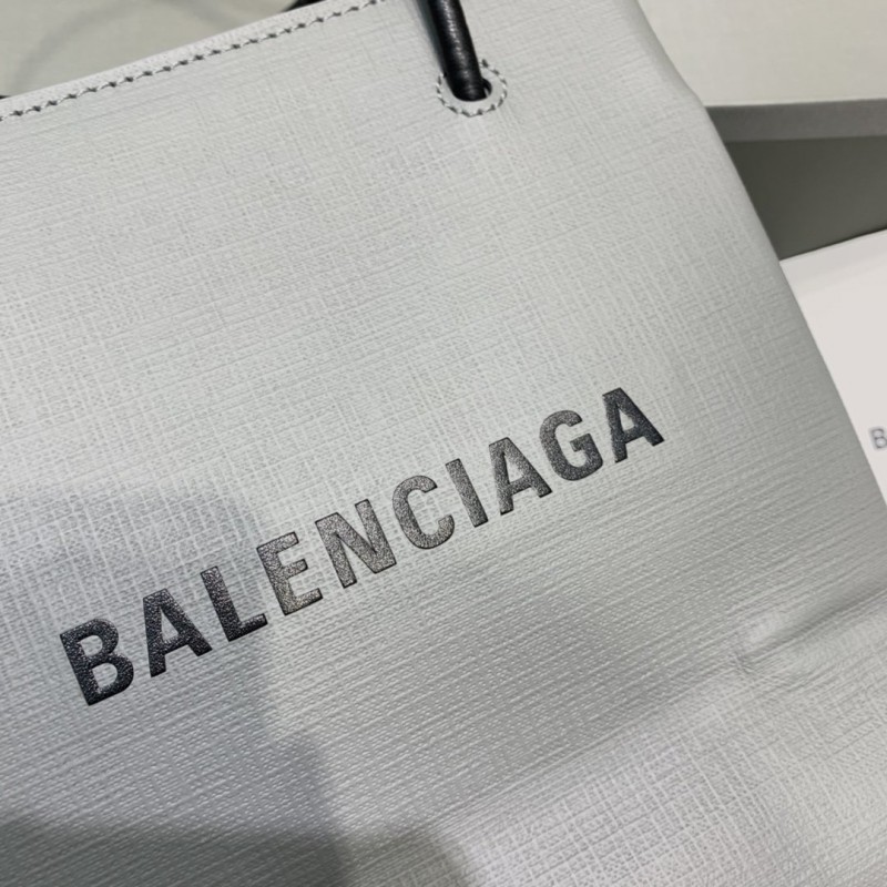 Balenciaga 090 4