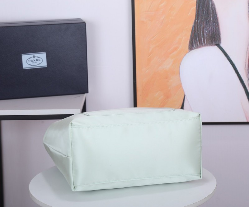 Prada 004 5