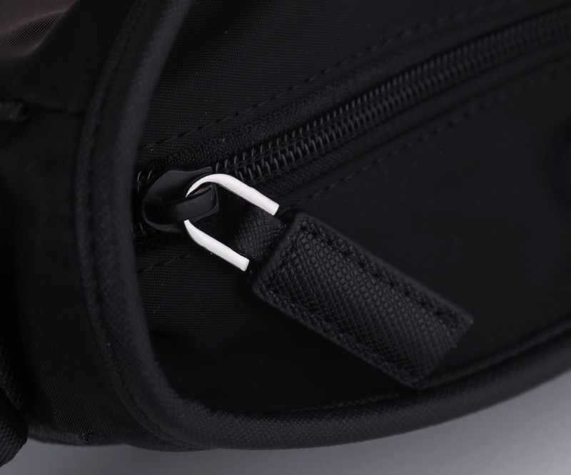Prada 005 4