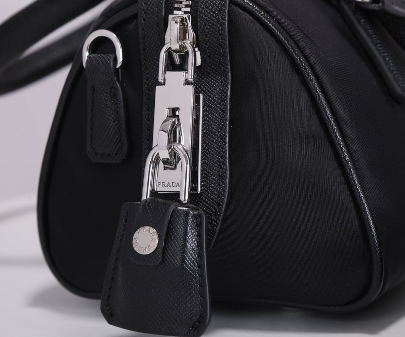 Prada 006 4