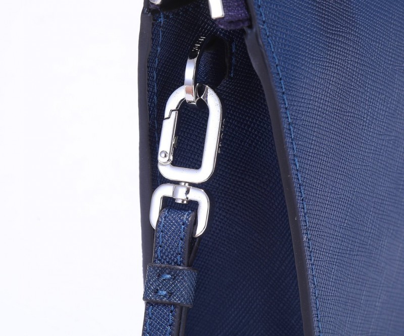 Prada 010 4