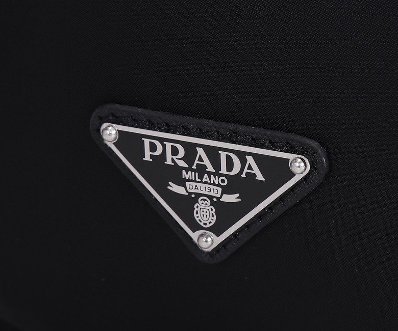 Prada 013 4