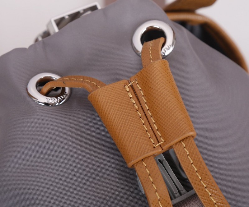 Prada 015 4