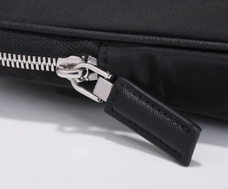 Prada 076 4